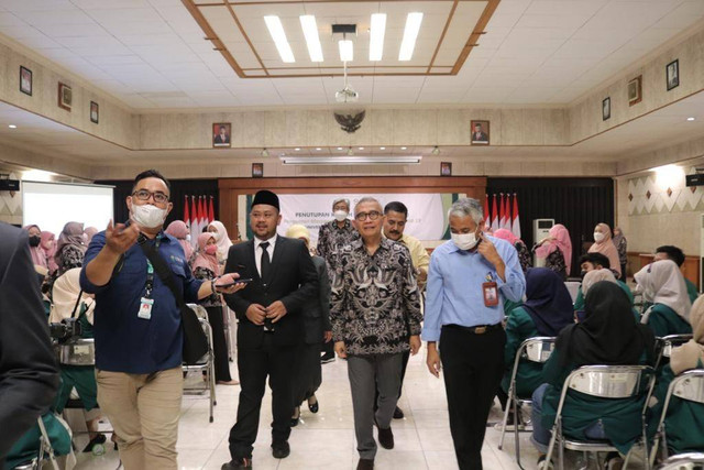 Meliput Kegiatan Penutupan KKN (UNUSA) di Gedung Kantor Bupati Gresik Lantai 4 (Mandala Bhakti Praja) Sumber : Dokumentasi Penulis