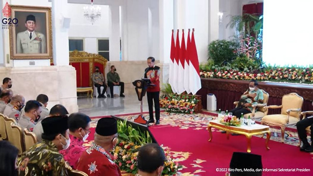 Presiden Jokowi saat memberi arahan kepada Pati Mabes Polri, Kapolda, dan Kapolres Se-Indonesia, Jumat (14/10/2022). Foto: Youtube/Sekretariat Presiden