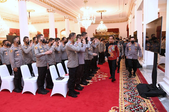 Presiden Joko Widodo menyampaikan sedikitnya lima arahan kepada jajaran Polri, mulai dari para pejabat utama Mabes Polri, kapolda, hingga kapolres seluruh Tanah Air di Istana Negara, Jakarta, Jumat (14/10/2022). Foto: Dok. Lukas - Biro Pers Sekretariat Presiden