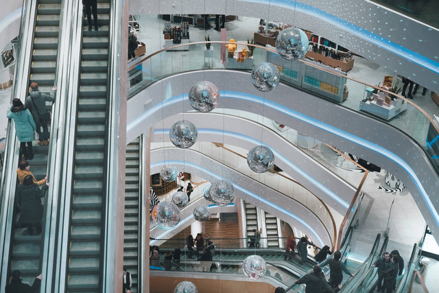 Ilustasi mall di bekasi, Unsplah: Viktor Bystrov