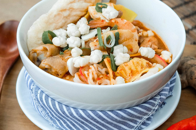 Ilustrasi seblak kuliner Bandung yang enak dan murah, foto oleh R Eris Prayatama di Unsplash
