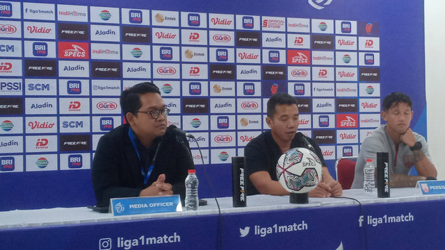 Media Officer Persis Solo, Bryan Barcelona saat jumpa pers beberapa waktu lalu. FOTO:Agung Santoso