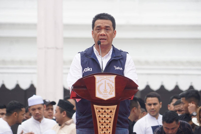 Wagub Ahmad Riza Patria saat pidato pamitan kepada warga Jakarta di Balai Kota, Minggu (16/10/2022). Foto: Iqbal Firdaus/kumparan