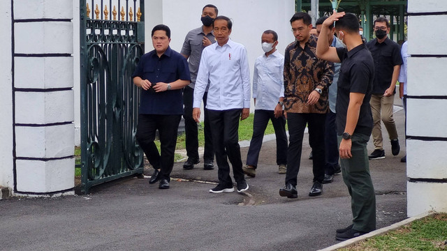 Presiden Jokowi beserta beberapa menteri mengunjungi Pura mangkunegaran, Minggu (16/10/2022). FOTO:Fernando Fitusia