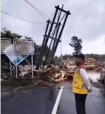 Siswi SMA di Jembrana Bali Hilang Terseret Banjir Bandang 