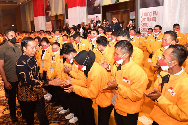 Presiden Joko Widodo melepas Pekerja Migran Indonesia (PMI) dengan skema G to G ke Korsel. Foto: Rusman/Biro Pers Sekretariat Presiden