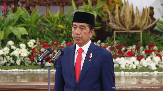Presiden Joko Widodo melantik Anggota Dewan Pengawas dan Badan Pelaksana Badan Pengelola Keuangan Haji Periode 2022-2027. Foto: Youtube/Sekretariat Presiden