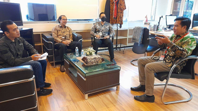 Kunjungan Dompet Dhuafa di Kantor Kedutaan Besar Indonesia, Kuala Lumpur, Wilayah Persekutuan Kuala Lumpur, Malaysia, pada Jumat (14/10/2022). Silaturahmi ini adalah bentuk upaya Dompet Dhuafa sebagai salah satu Lembaga Amil Zakat terbesar di Indonesia untuk memperluas manfaat hingga ke kancah internasional.