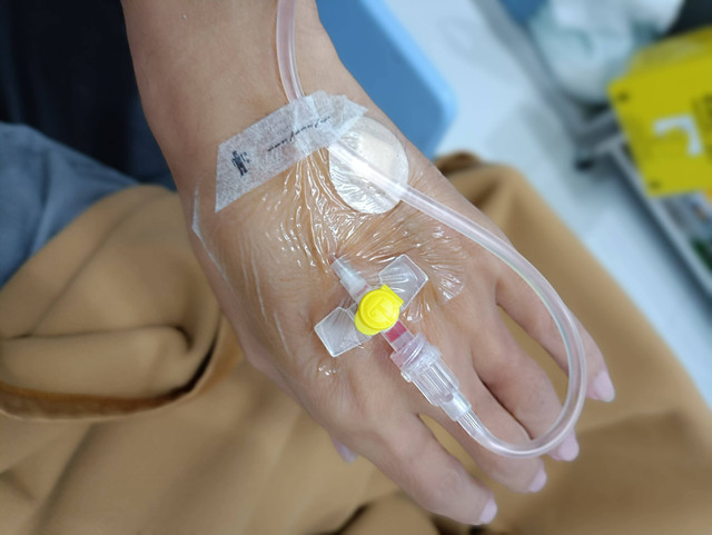 Ilustrasi Tangan yang Diinfus. Gambar: Dokumen pribadi.