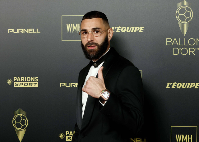 Pemain Real Madrid Karim Benzema sebelum penghargaan  Ballon d'Or 2022 di Teater Chatelet, Paris, Prancis Senin (17/10/2022). Foto: Benoit Tessier/Reuters