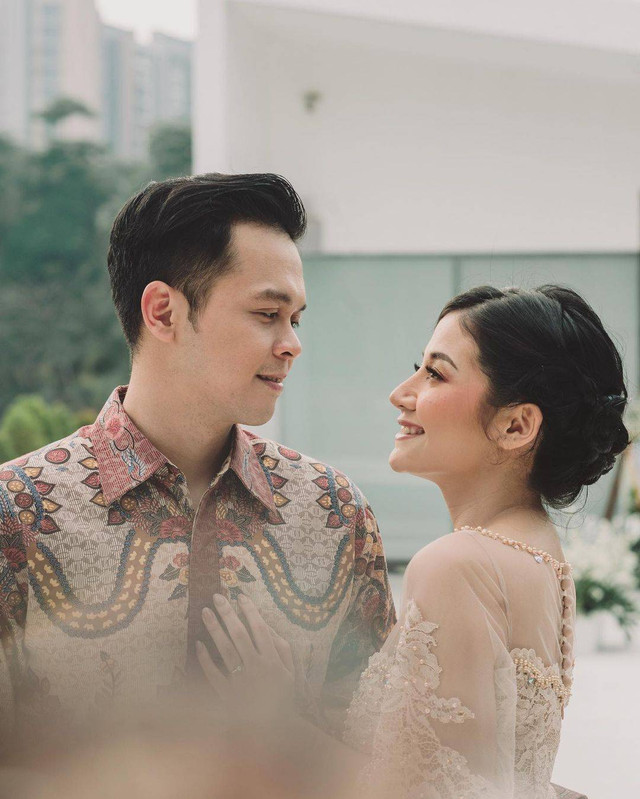 Drummer NOAH, Rio Alief, dan istrinya. Foto: Instagram/@dorfel_dave