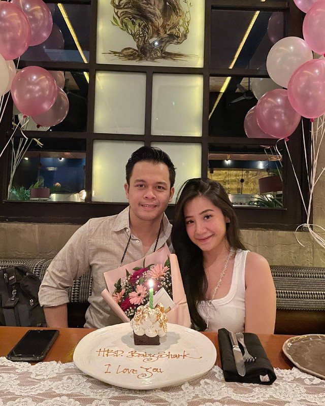 Drummer NOAH, Rio Alief, dan istrinya. Foto: Instagram/@clerence.ca