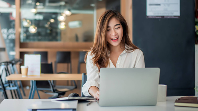 Ilustrasi kerja. Foto: Amnaj Khetsamtip/Shutterstock