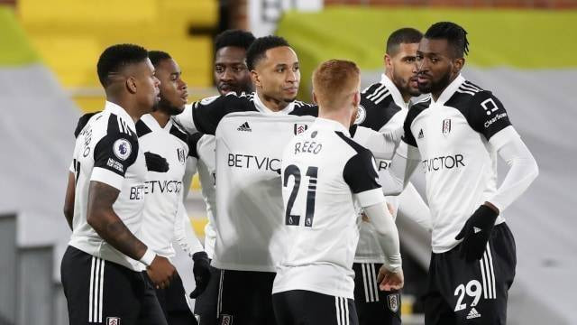 Selebrasi pemain Fulham usai mencetak gol ke gawang Manchester United pada pertandingan lanjutan Premier League di Craven Cottage, London, Inggris. Foto: Peter Cziborra/Pool/REUTERS
