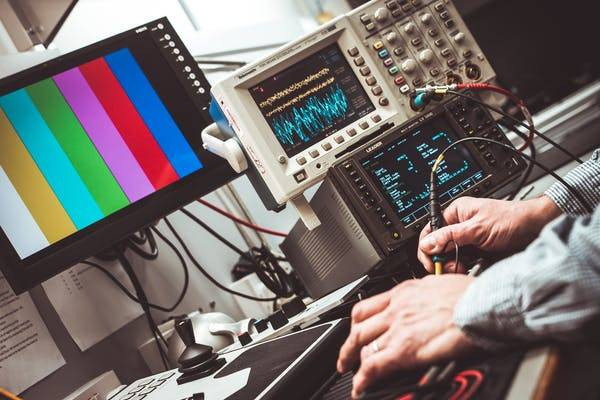 Ilustrasi teknik elektro. Foto: Pexels
