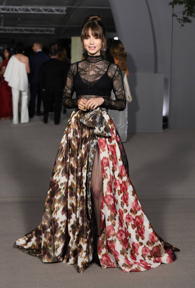 Lily Collins tiba untuk menghadiri 2nd Annual Academy Museum Gala Foto: Valeri Macon/AFP