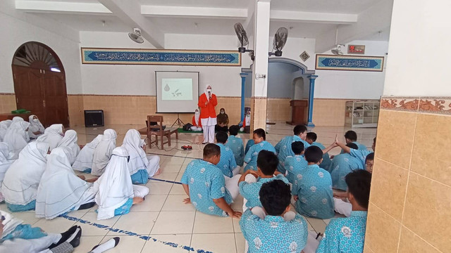 SMP Muhammadiyah 1 surakarta foto : pipit