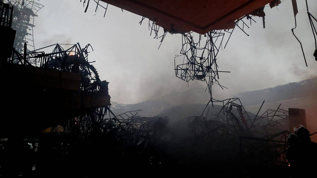 Kondisi area di Masjid Jakarta Islamic Center (JIC) yang terbakar, pada Rabu (19/10/2022). Foto: Fachrul Irwinsyah/kumparan