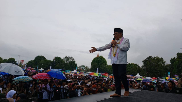 Ketum PKB sekaligus Wakil Ketua DPR RI Muhaimin Iskandar (Cak Imin) Safari Panglima Santri dengan Gus Yusuf dan jajaran DPP PKB, lantik laskar santri di Kebumen, Jawa Tengah, Rabu (19/10/2022). Foto: Annisa Thahira Madina/kumparan
