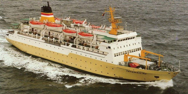 KM Tatamailau milik PT Pelayaran Nasional Indonesia (PELNI) yang dijadikan sebagai akomodasi terapung dalam gelaran Sail Tidore 2022. Foto: Istimewa
