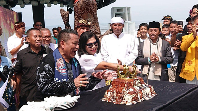 Hotman Paris saat merayakan Ulang Tahun di Atlas Beach, Canggu, Bali - IST
