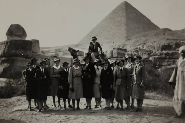 Ilustrasi konsep ruang dalam sejarah, sumber foto Museums Victoria on Unsplash