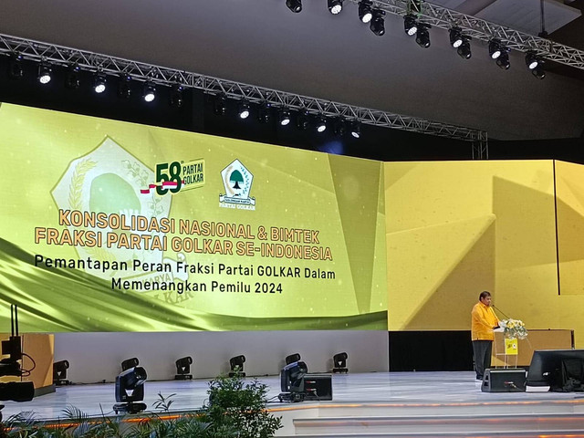 Ketua Umum Partai Golkar, Airlangga Hartarto dalam acara Konsolidasi Nasional dan Bimtek Fraksi Partai Golkar se-Indonesia di JIExpo Kemayoran, Jakarta, Kamis (20/10). Foto: Zamachsyari/kumparan