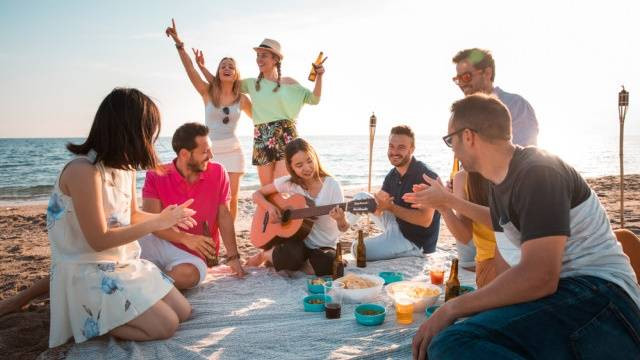 Ilustrasi hubungan persahabatan dengan Gemini yang sangat menyenangkan. Foto: Shutterstock