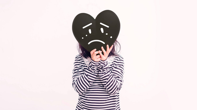 Ilustrasi anak praremaja cemas dengan bentuk tubuh. Foto: MIA Studio/Shutterstock
