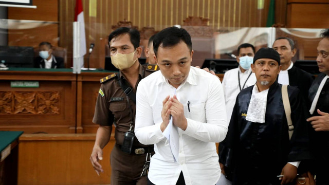 Terdakwa pembunuhan berencana terhadap Brigadir Yosua, Ricky Rizal, usai jalani sidang di Pengadilan Negeri Jakarta Selatan, Kamis (20/10/2022).  Foto: Aditia Noviansyah/kumparan