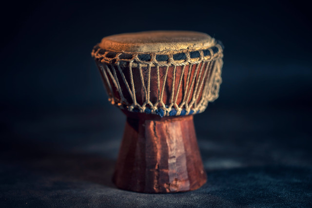 Ilustrasi Ulasan Tentang Perbedaan Musik Tradisional dan Modern (Foto: Paul Zoetemeijer | Unsplash.com)