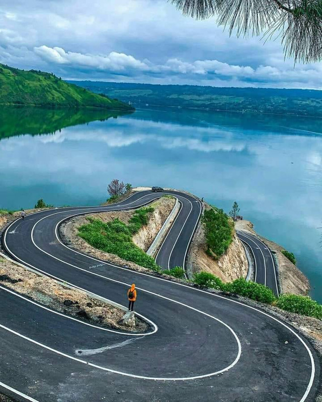 Ilustrasi jalan berkelok-kelok. Foto: Twitter/@Trending_Issue