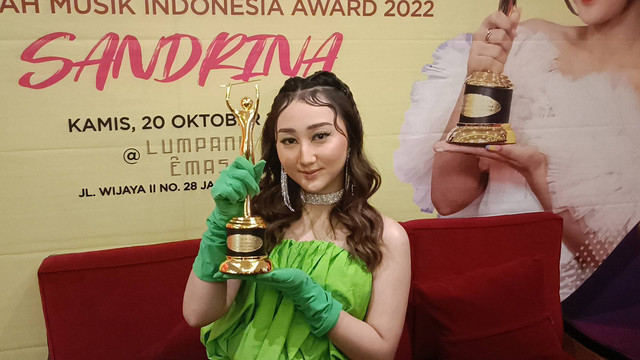 Sandrina raih penghargaan AMI Awards 2022, di kawasan Melawai, Jakarta Selatan, Kamis (20/10/2022). Foto: Giovanni/kumparan