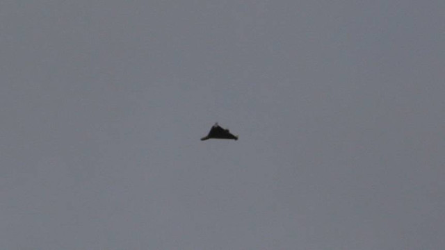 Drone kamikaze buatan Iran, Shahed-136 di tengah serangan Rusia ke Ukraina 23 September 2022. Foto: Serhii Smolientsev/REUTERS