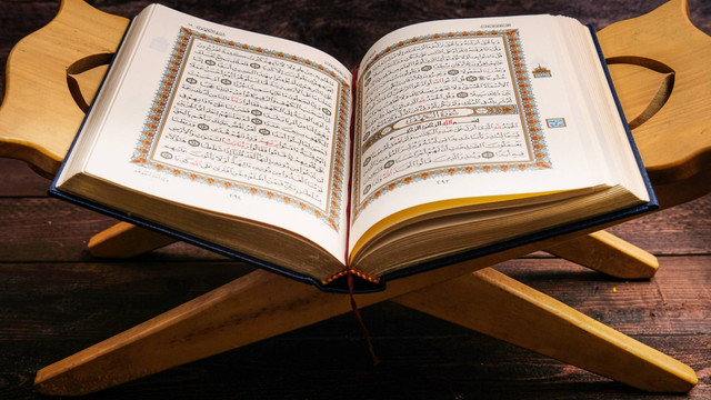 Ilustrasi Al-quran. Foto: opinovi/Shutterstock.