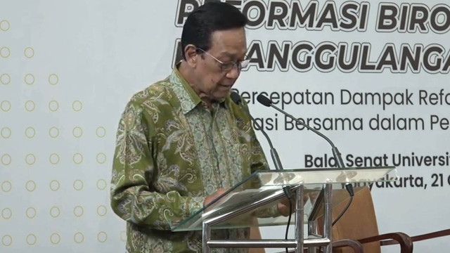 Gubernur DIY, Sri Sultan HB X saat memberikan keynote speech di UGM, Jumat (21/10). Foto: MenPAN RB