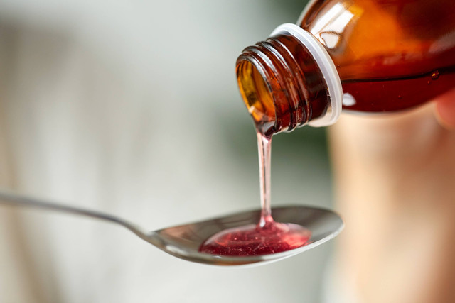 Ilustrasi obat sirop. Foto: Shutterstock