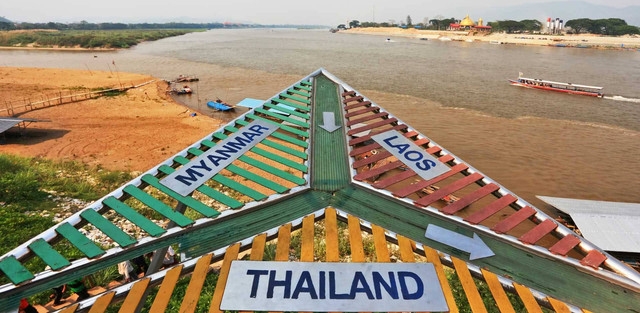 Sumber: https://www.shutterstock.com/id/image-photo/famous-golden-triangle-place-on-mekong-94879966