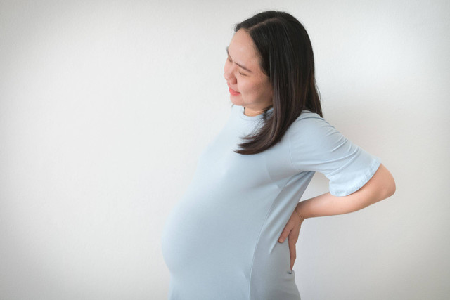 Ilustrasi ibu hamil merasakan nyeri selangkangan. Foto: Shutterstock
