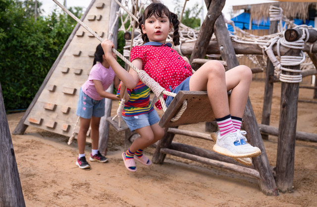 Ilustrasi anak bermain di taman bermain Foto: Shutterstock