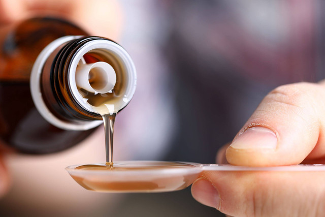 Ilustrasi obat sirup. Foto: Shutterstock