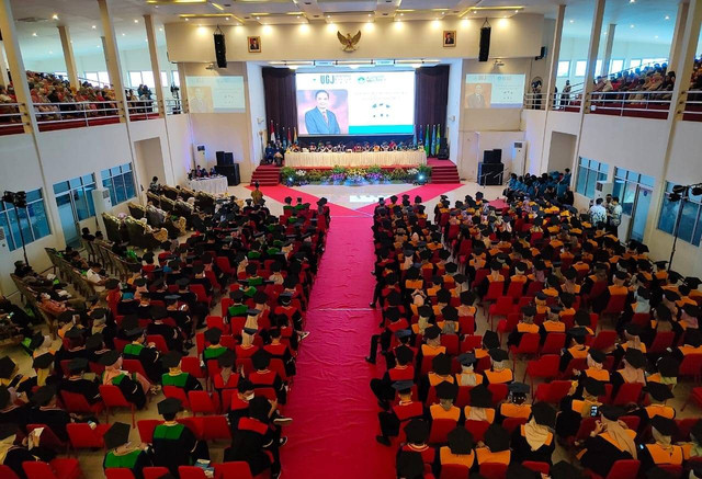 Wisuda sarjana, profesi, dan magister Universitas Gunung Jati Cirebon.(Juan)