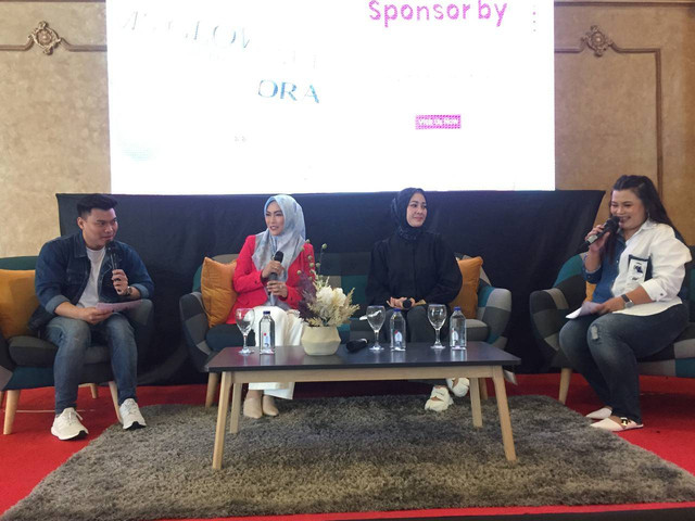 Ratna Andriani dan Anunk Aqueela (tengah) saat memberikan tips seimbangkan karier dan keluarga di Women's Day Out, Sabtu (22/10/2022). Foto: Maria Wulan/Tugu Jogja