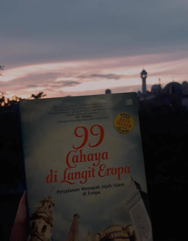  Foto ini hasil memotret sendiri, mengapa saya menggunakan foto ini karena di foto ini ada keindahan langit