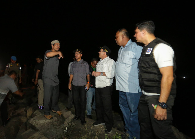 Wali Kota Banda Aceh meninjau lokasi wisata saat malam hari. Foto: Dok. Istimewa