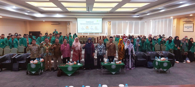 Foto bersama para mahasiswa yang mengikuti PPL 2022/2023, di Aula FEB UMJ, pada Senin (10/10/2022).