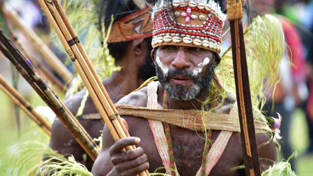 Masyarakat adat Papua pada KMAN VI di Tanah Tabi. (Foto Media Center KMAN VI)