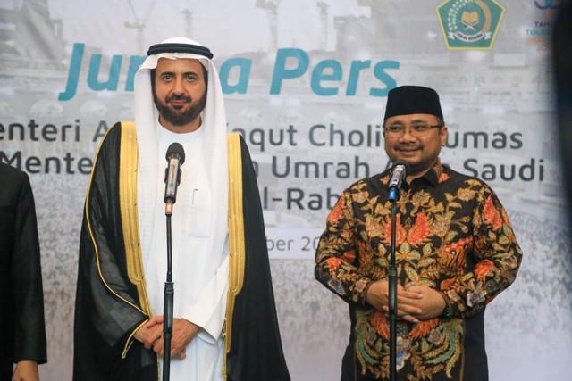 Menteri Agama (Menag) Yaqut Cholil Qoumas menerima kunjungan Menteri Haji dan Umrah Arab Saudi Tawfiq F Al Rabiah di Kementerian Agama, Jakarta, Senin (24/10/2022). Foto: Kemenag RI