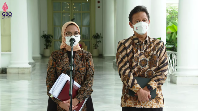Kepala BPOM Penny Lukito memberi keterangan pers bersama Menkes Budi Gunadi tentang kasus gagal ginjal akut pada anak, di Istana Kepresidenan, Jakarta, Senin (24/10/2022). Foto: Youtube/Sekretariat Presiden