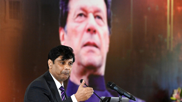 Arshad Sharif berbicara dalam sebuah acara tentang "Konspirasi Perubahan Rezim dan Destabilisasi Pakistan" di Islamabad pada 22 Juni 2022. Foto: Aamir Qureshi/AFP